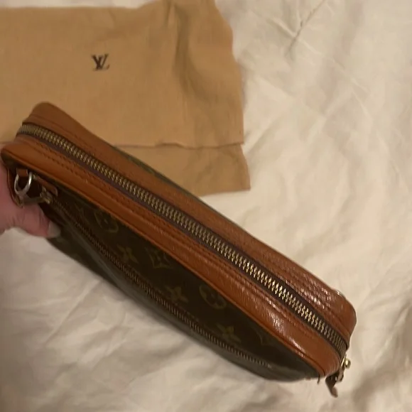 Louis Vuitton Sac Sport clutch